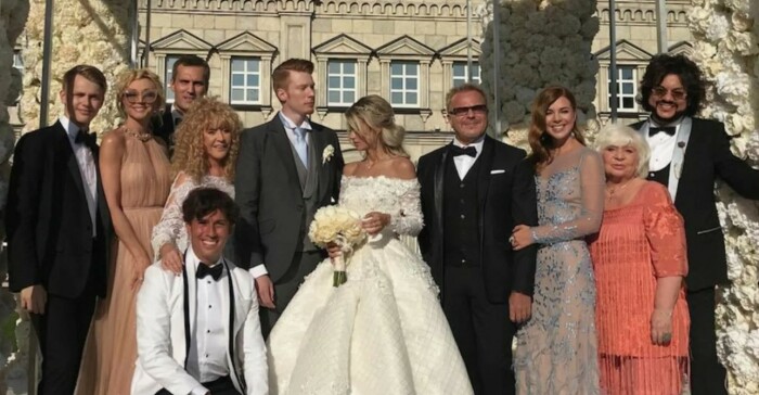 Свадьба Преснякова и Красновой состоялась 27 июля 2017 года. Свадьба Преснякова и Красновой состоялась 27 июля 2017 года.