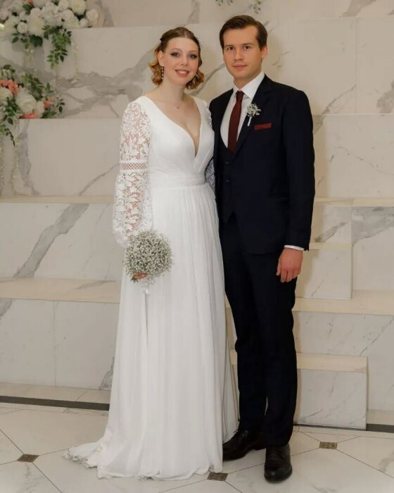 Артем Вершинин в 2023 году женился на Анне Ухановой..