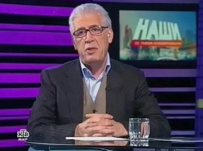 Лев Новоженов в передаче «Наши со Львом Новоженовым». Лев Новоженов в передаче «Наши со Львом Новоженовым».