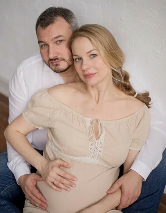 Елена Аросьева взяла фамилию мужа. Елена Аросьева взяла фамилию мужа.