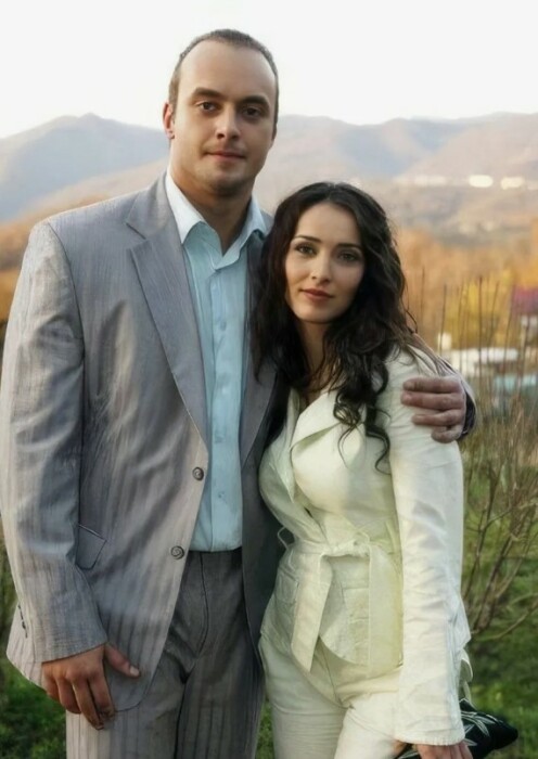 Максим Щеголев и Юлия Зимина три года пробыли вместе. Максим Щеголев и Юлия Зимина три года пробыли вместе.