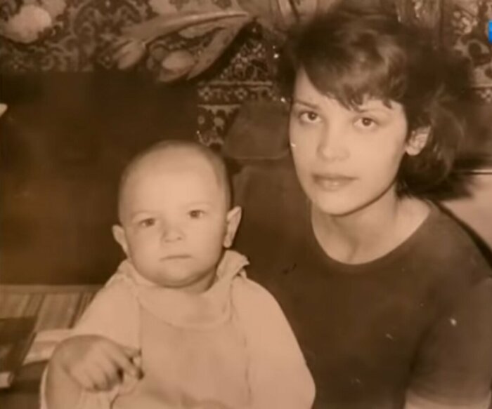 Анжелика Вольская с сыном Андреем.