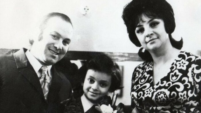 Бедрос Киркоров с женой Викторией и сыном Филиппом. Бедрос Киркоров с женой Викторией и сыном Филиппом.