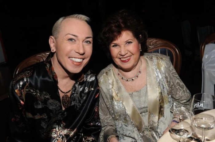 Александр Песков с мамой. Александр Песков с мамой.