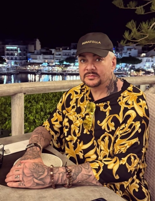 Грустный Филипп Киркоров на отдыхе в Греции.