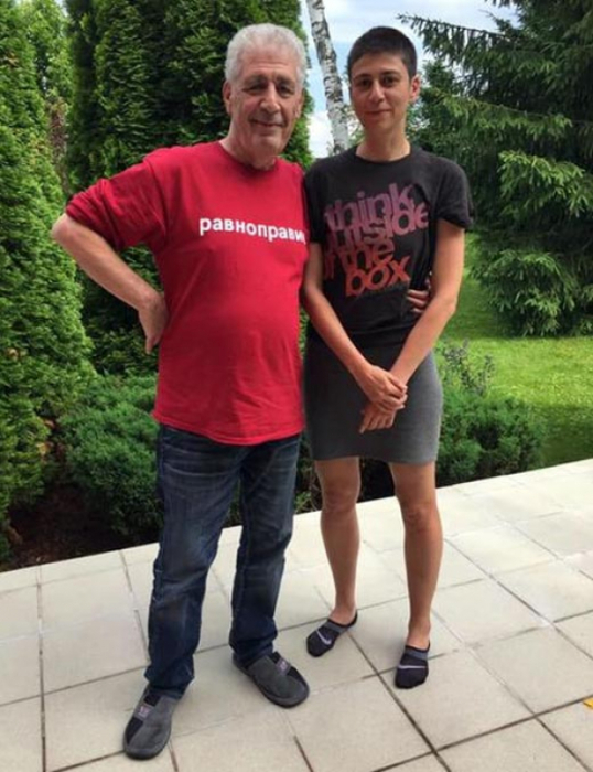 Лев Новоженов с дочкой Сашей. Лев Новоженов с дочкой Сашей.