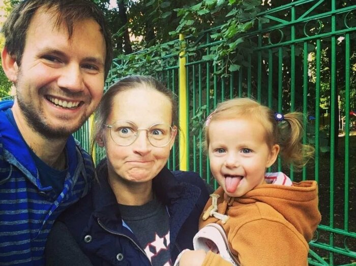 Яна Сексте и Дмитрий Марин с дочкой Аней. 