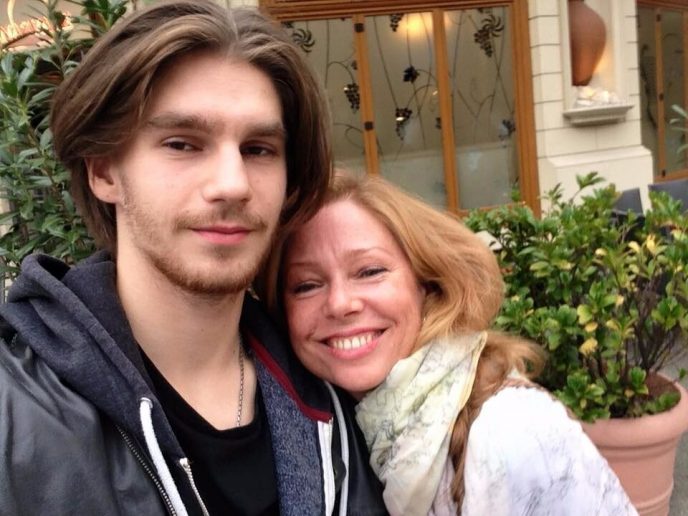 Младший сын Шевчука с мамой. / Фото: interesnoznat.com