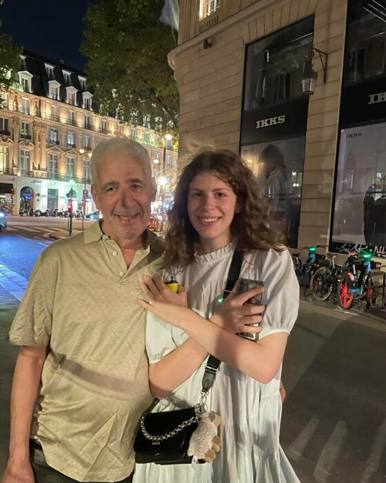 Лев Новоженов с внучкой Идой. Лев Новоженов с внучкой Идой.