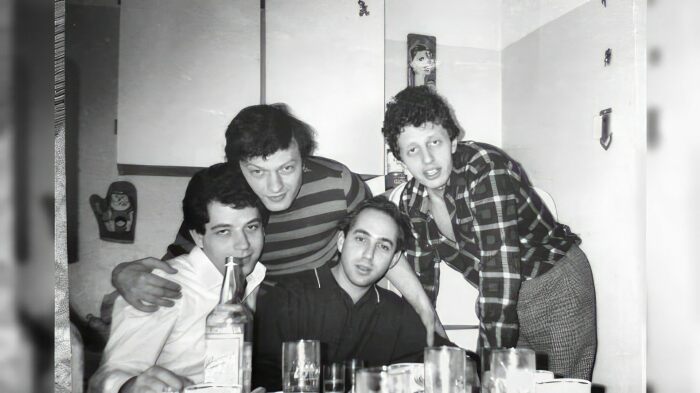 Михаил Ширвиндт в молодости (справа на фото). Михаил Ширвиндт в молодости (справа на фото).