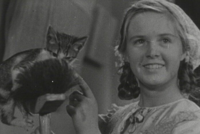 Отца Екатерины Деревщиковой репрессировали. Отца Екатерины Деревщиковой репрессировали.