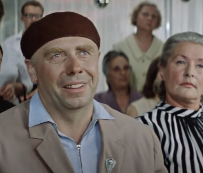 Анатолий Папанов в комедии «Бриллиантовая рука». Анатолий Папанов в комедии «Бриллиантовая рука».