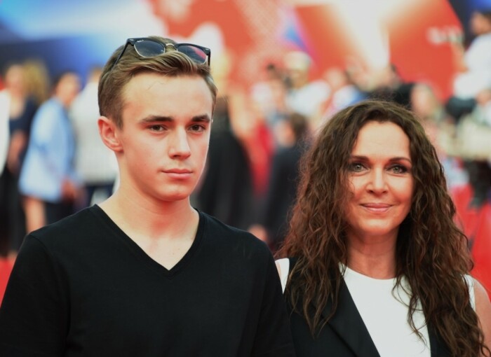 Доминик Раманаускас — сын актрисы Татьяны Лютаевой.