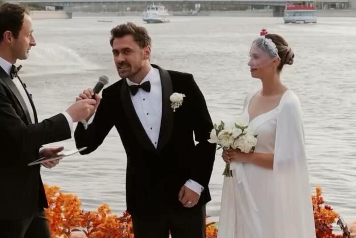 25 августа 2025 года Агата и Пётр поженились. 25 августа 2025 года Агата и Пётр поженились.