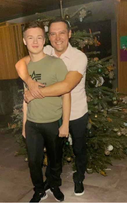 Дэннис Шатунов и Юрий Шатунов. / Фото: news.rambler.ru