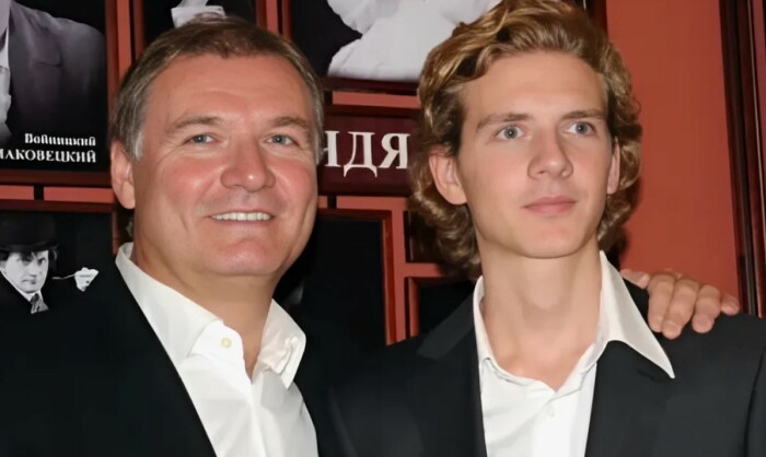 Владимир Симонов с сыном Василием.