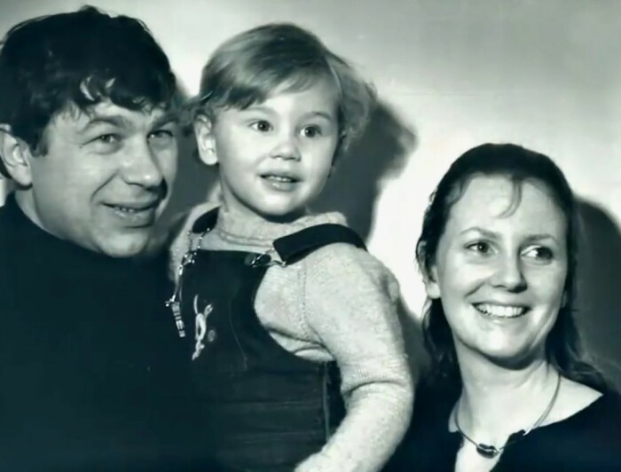 Андрей Мартынов с  с Франциской Тун и сыном.