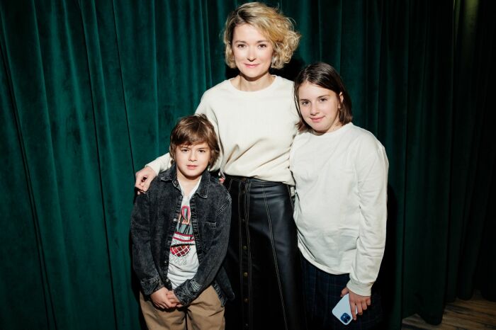 Надежда Михалкова с детьми.