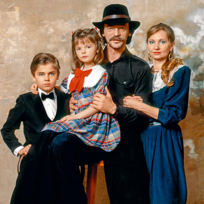 Михаил Боярский с женой и детьми. Михаил Боярский с женой и детьми.