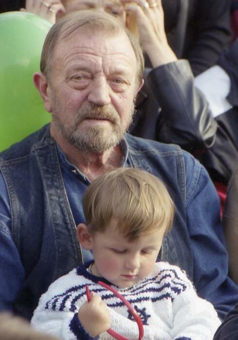 Анатолий Ромашин с сыном Димой. / Фото: novochag.ru
