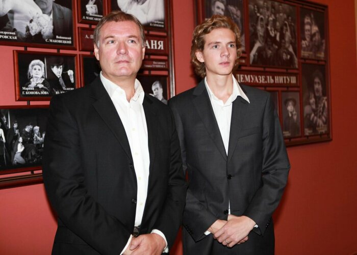 Василий Симонов - сын Владимира Симонова. Василий Симонов - сын Владимира Симонова.