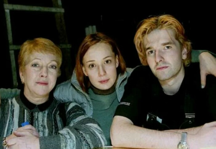 Чулпан Хаматова с первым мужем и свекровью.