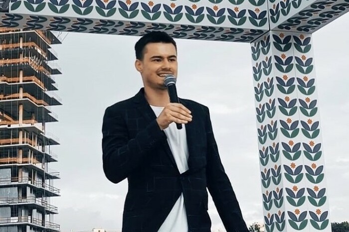 Илья Щеголев много времени проводит с отцом. Илья Щеголев много времени проводит с отцом.