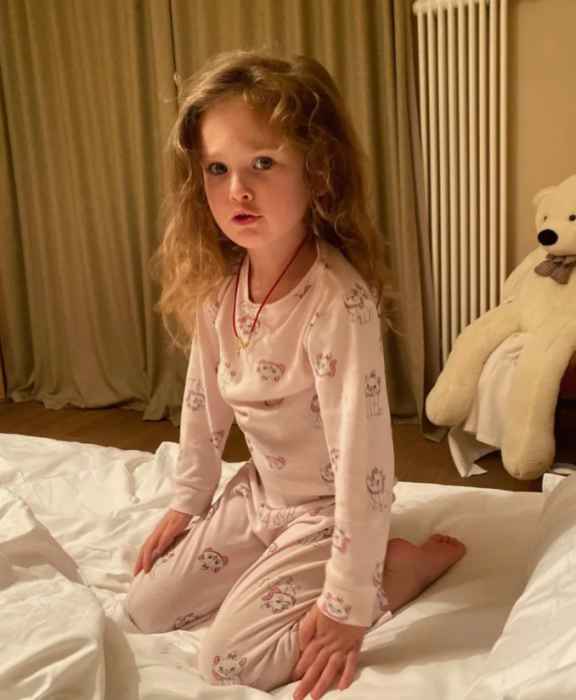 Юрий Мороз и Виктория Исакова воспитывают совместную дочь Варвару. / Фото: www.novochag.ru Юрий Мороз и Виктория Исакова воспитывают совместную дочь Варвару. / Фото: www.novochag.ru