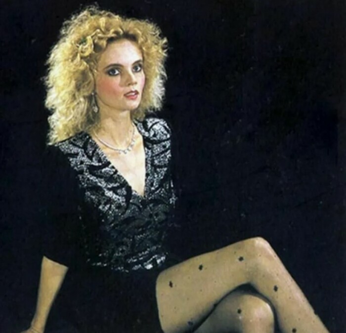 Марина с юных лет выступала на сцене.