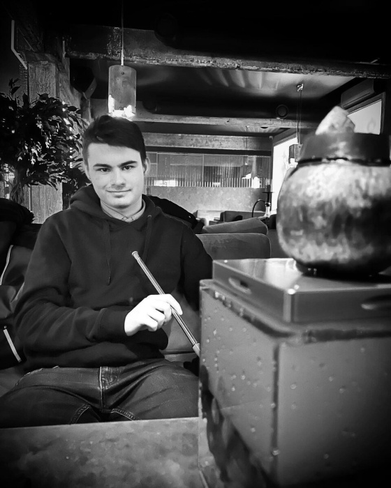 Илье Щеголеву сейчас 23 года. Илье Щеголеву сейчас 23 года.