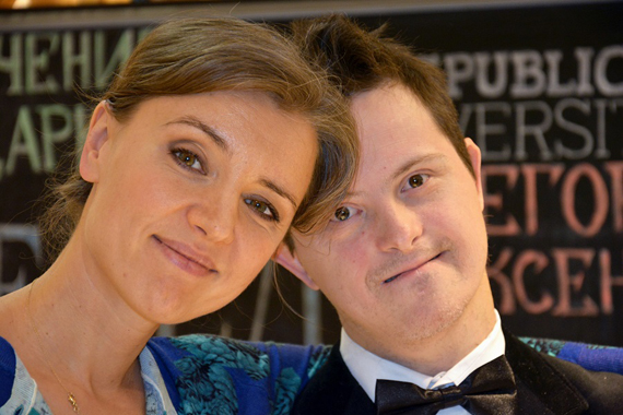 Ксения Алферова усыновила 40-летнего мужчину с синдромом Дауна. Ксения Алферова усыновила 40-летнего мужчину с синдромом Дауна.