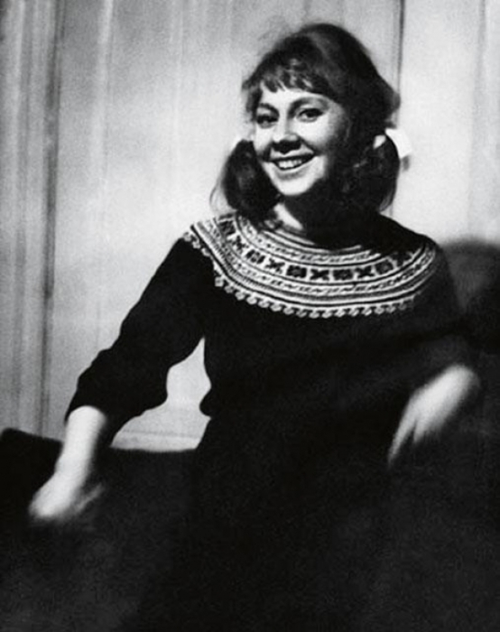 Кира Прошутинская в юности. 