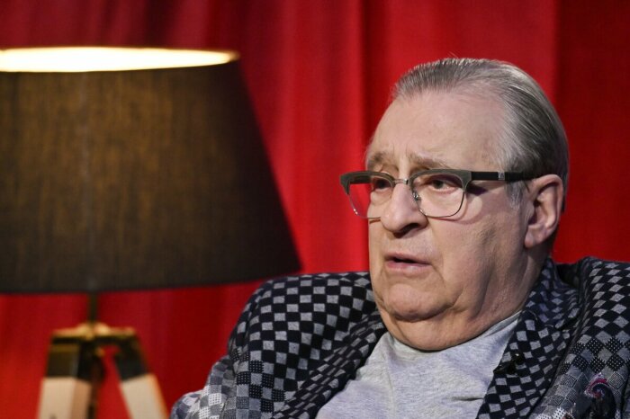 Геннадий Хазанов пытался общаться со сводным братом, но не вышло. Геннадий Хазанов пытался общаться со сводным братом, но не вышло.