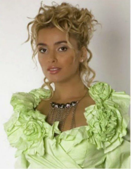 Алёна Кравец имеет два высших образования.