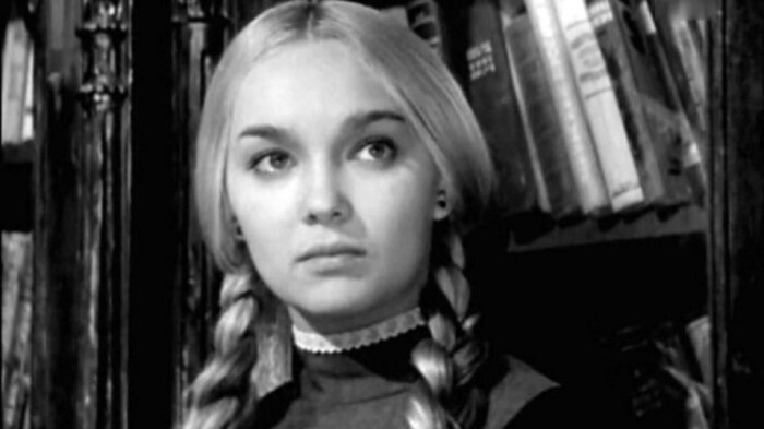 Наталья Гвоздикова в сериале «Рождённая революцией». / Фото: 1tv.ru