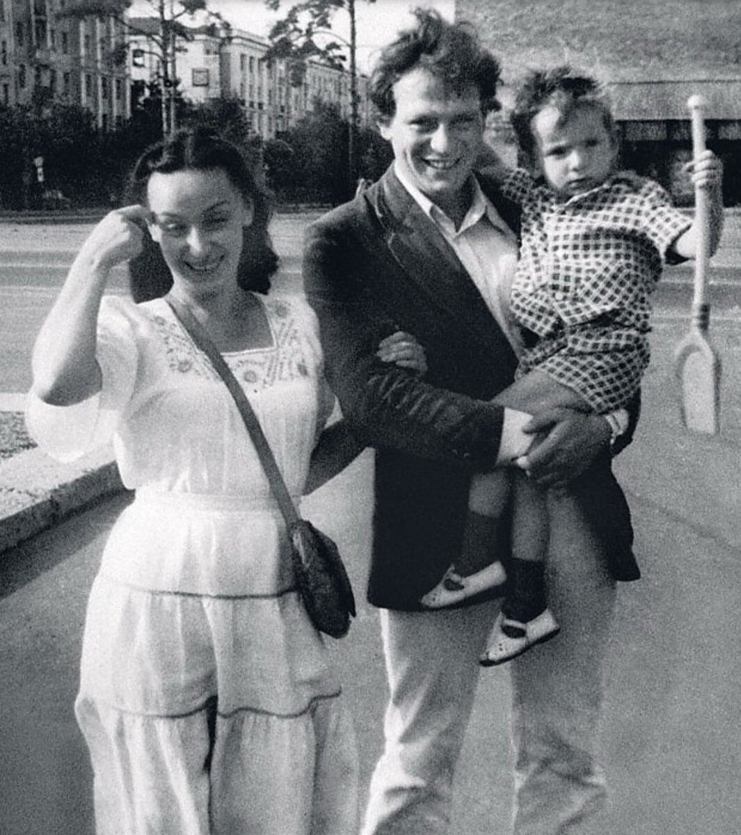 Вадим Андреев с женой Галиной и сыном Андреем.