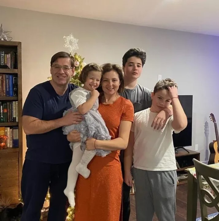Анна Банщикова с мужем и детьми.