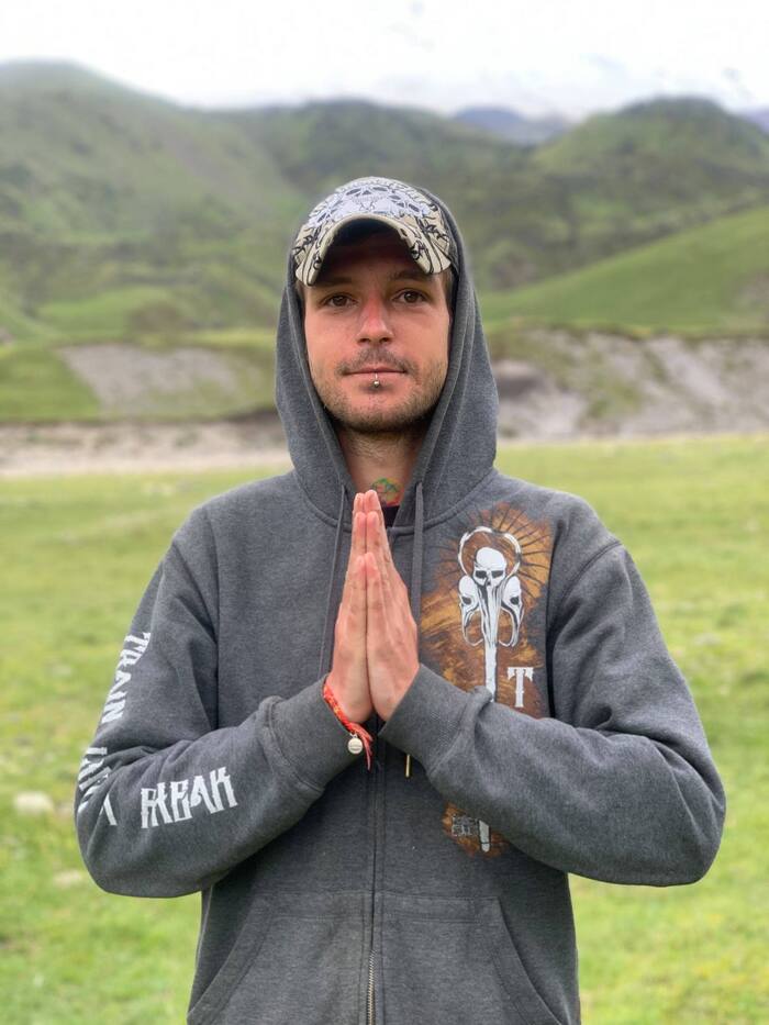 Даниил Мукасей угрожал бабушке.