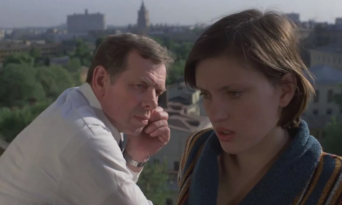 Галина Гладкова в фильме "Экипаж".