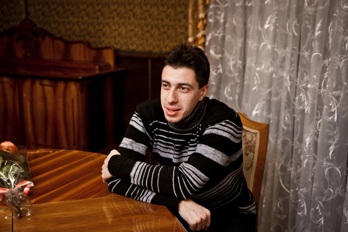 Сандро - единственный сын певицы. Сандро - единственный сын певицы.