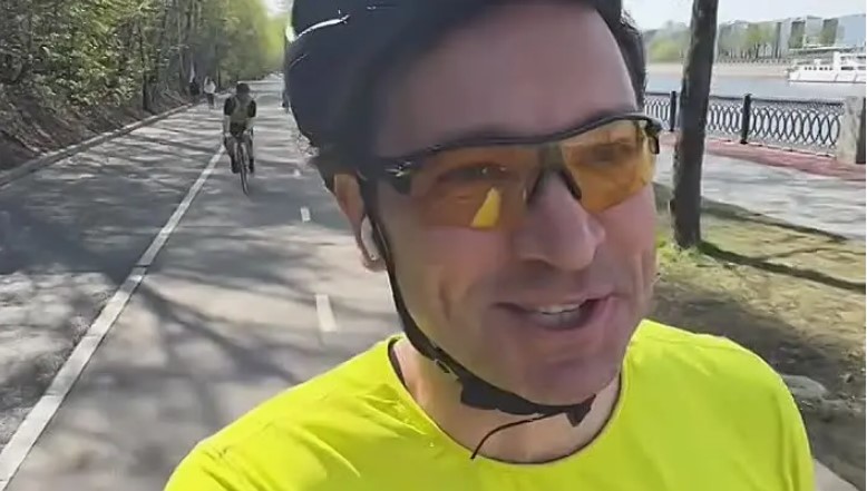 Антон Хабаров любит велоспорт.