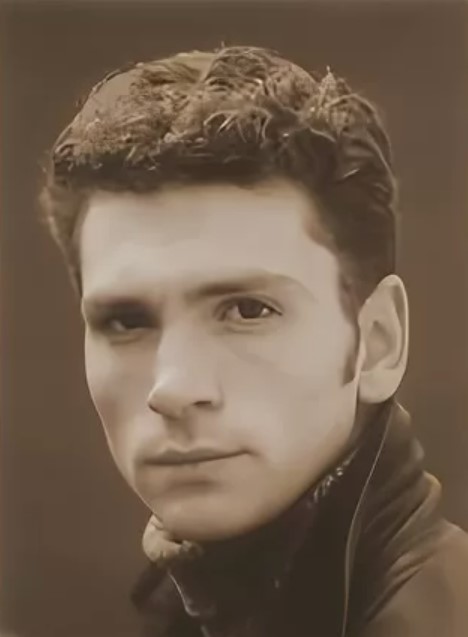 Антон Хабаров вскрывал машины.