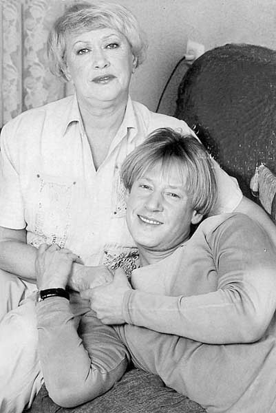 Дмитрий Харатьян с мамой. Дмитрий Харатьян с мамой.