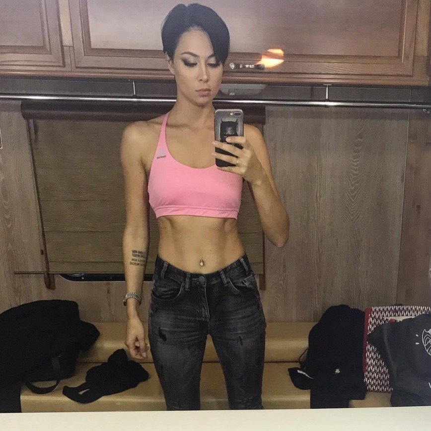 Самбурская практически не выходит из фитнес зала.