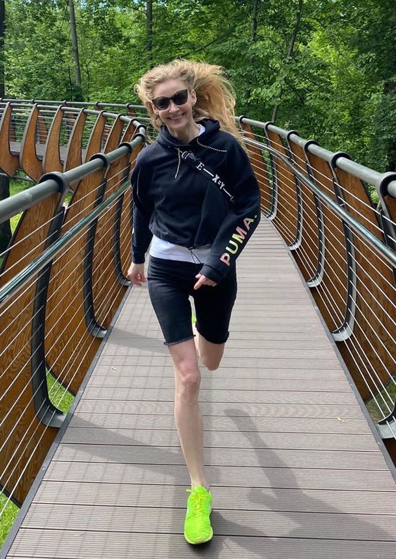 Светлана Ходченкова выглядит очень худой.