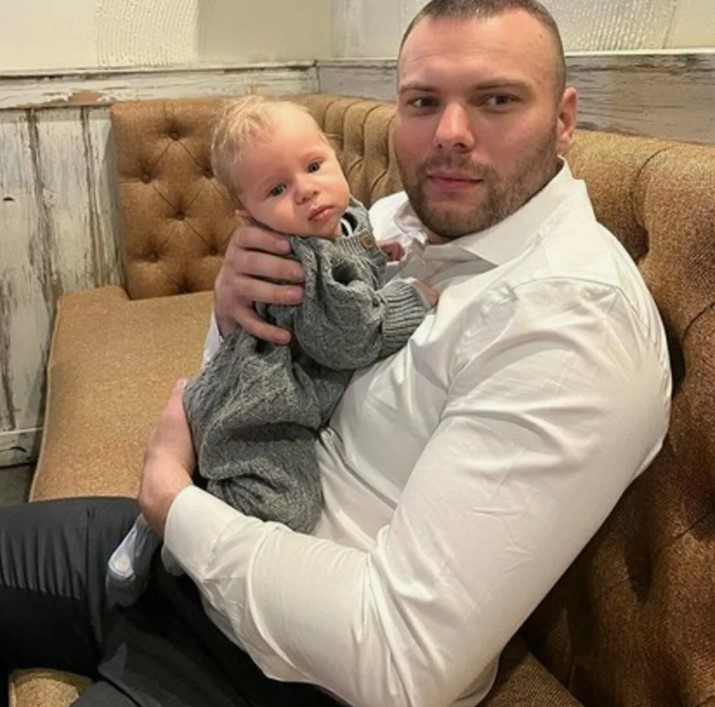 Внебрачный сын Крутого назвал сына в честь отца. Внебрачный сын Крутого назвал сына в честь отца.