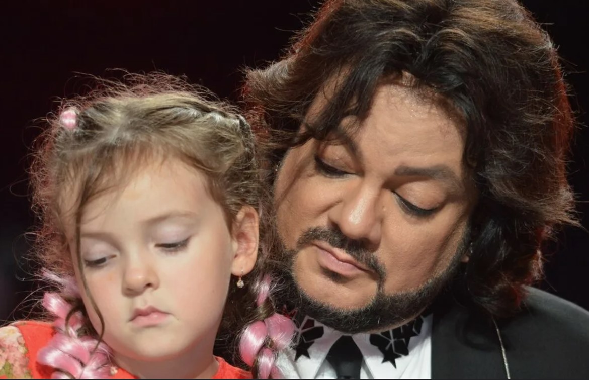 Филипп Киркоров с дочкой Аллой-Викторией. Филипп Киркоров с дочкой Аллой-Викторией.