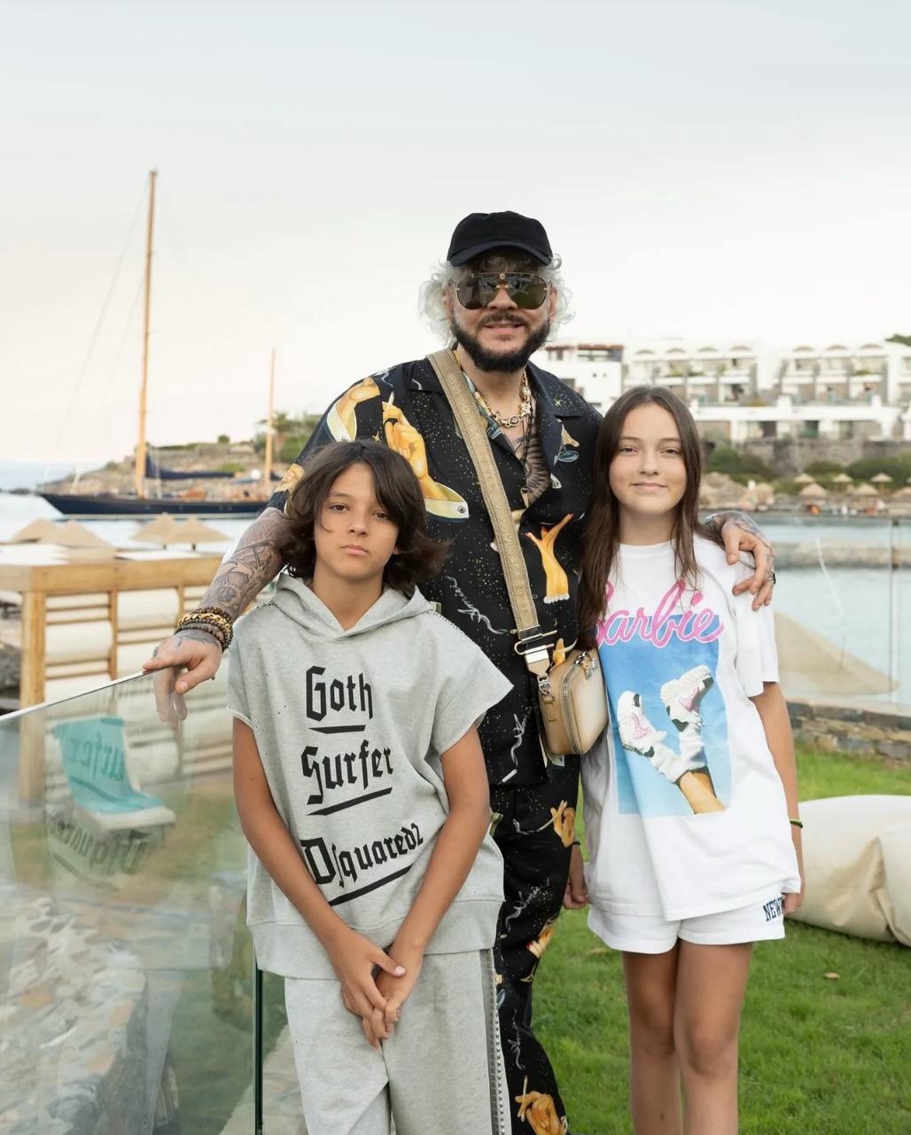 Алла-Виктория с отцом и братом. Алла-Виктория с отцом и братом.