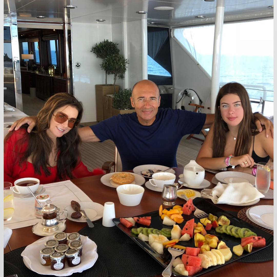 Игорь Крутой с женой и дочкой. 