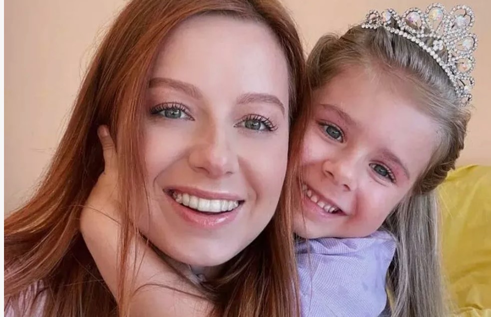 Дочь Юлии Савичевой живет в Португалии.